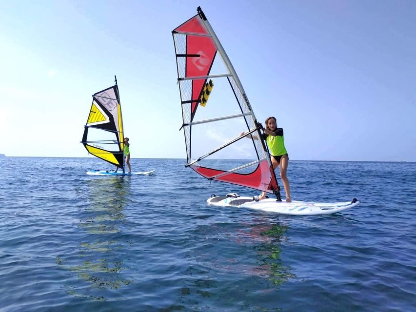 Mallorca: Private Windsurf Lesson - Private group reality: attention without a crowd