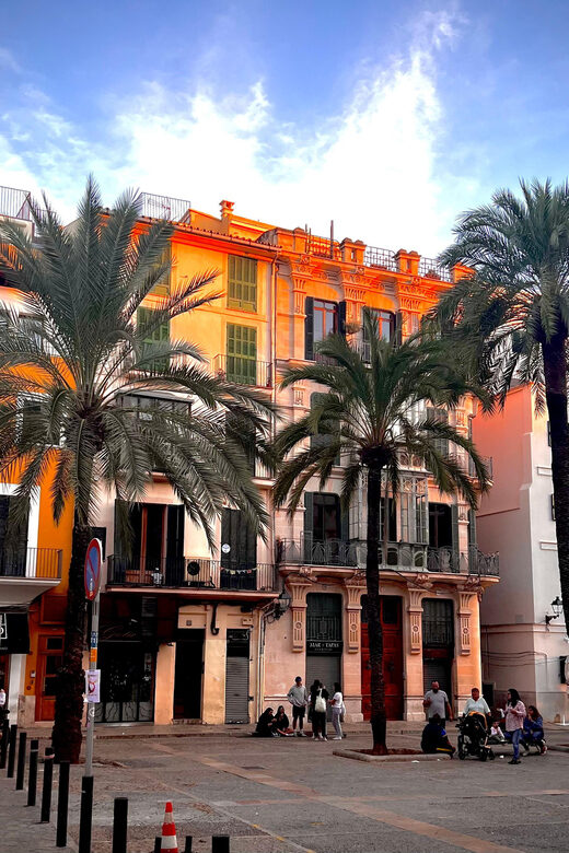 Palma authentically. Small group City tour with tapas - FAQ