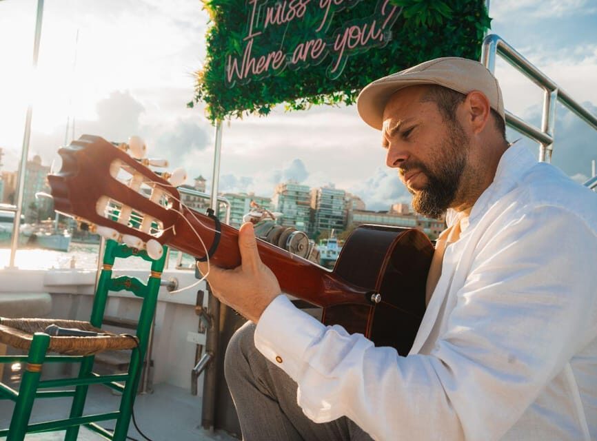 Palma : Boat Trip with Live Flamenco Show - Snacks, welcome drink, and the good value mix