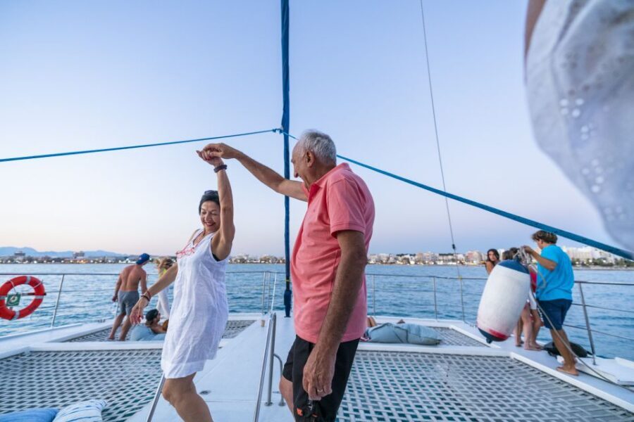 Palma: Catamaran Cruise with Swimming and Snorkelling - Getting on board at Playa del Arenal: how to avoid the stress