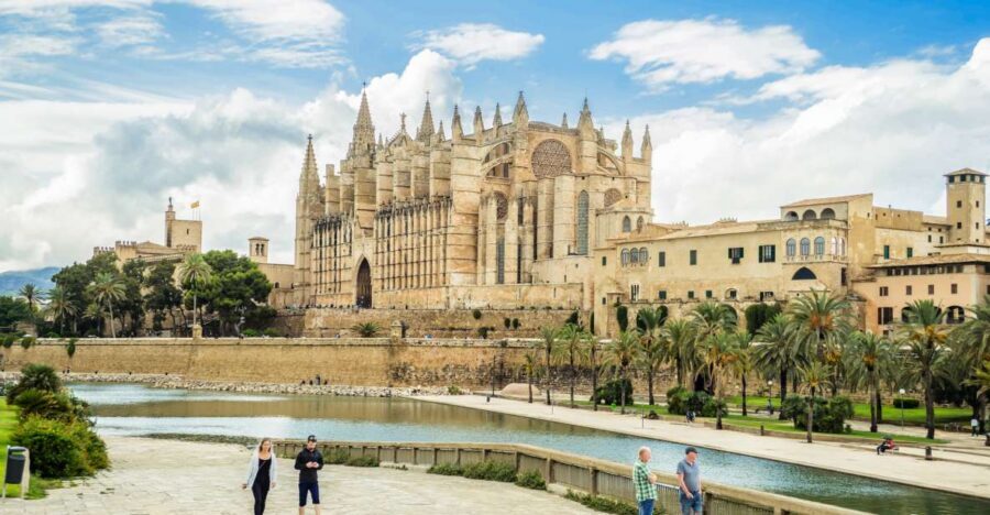 Palma: Cathedral of Mallorca Skip-the-Line Entry Ticket - The Rose Window and Façade Sculptures: Where the Cathedral Wins Outside