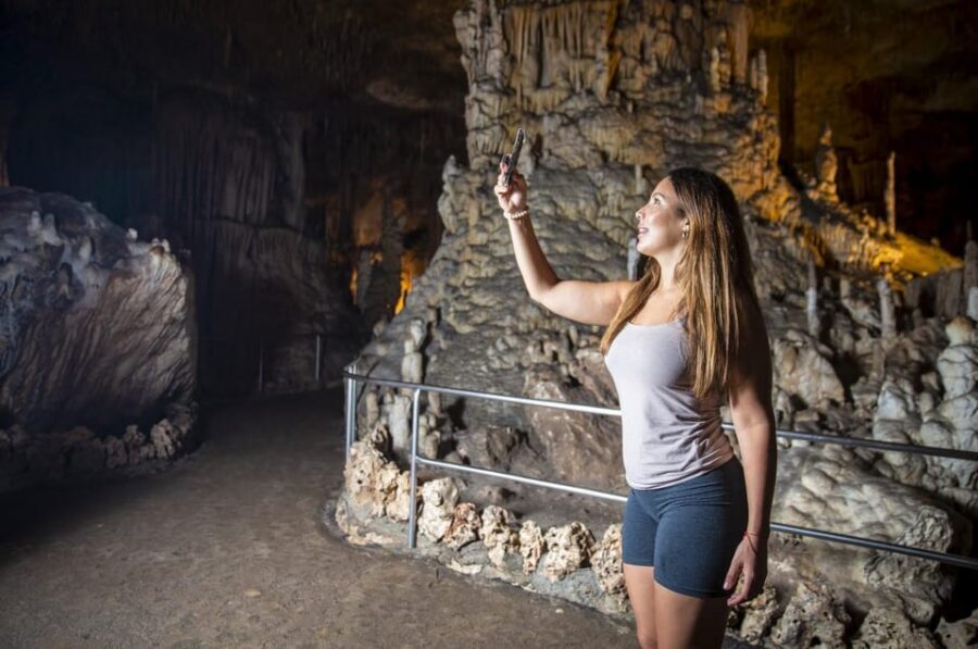 Palma: Caves of Drach Entrance, Music Concert, and Boat Trip - Getting There From Varadero Palma: Bus Comfort and Guide Skills