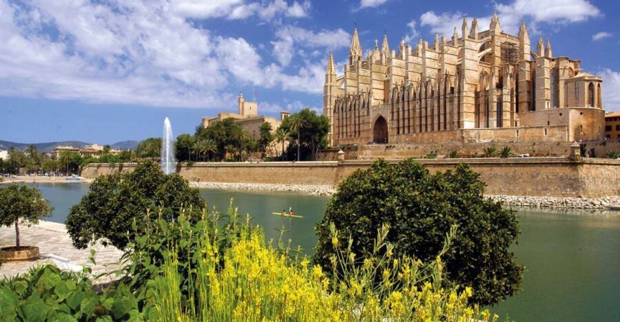 Palma de Mallorca: City Walking Tour with The Cathedral - Time Budget Reality: When Cathedral Time Feels Like a Trade-Off