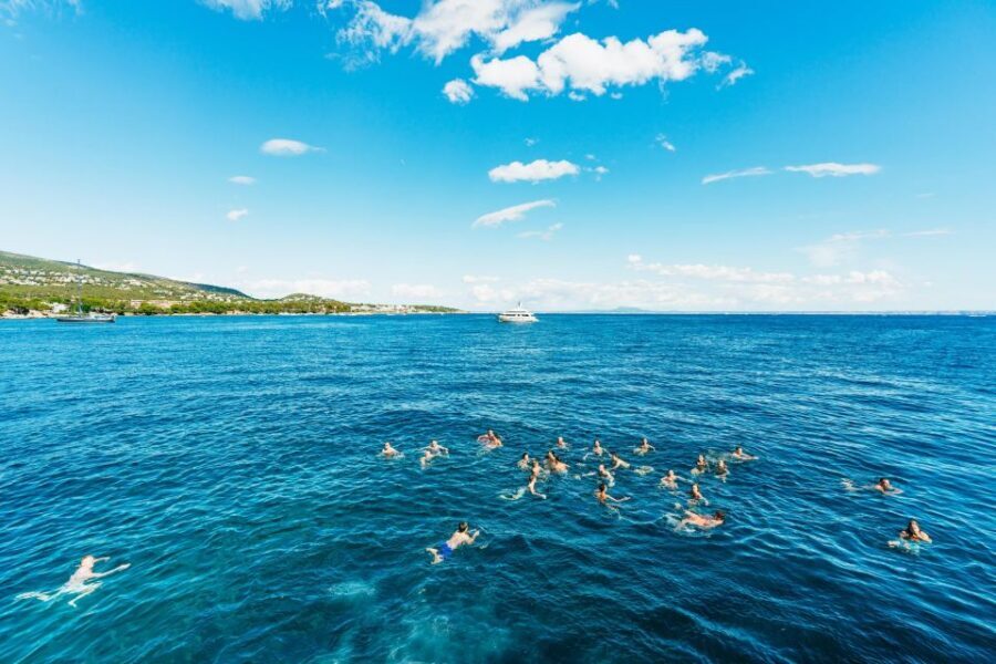 Palma de Mallorca: Daytime Boat Party with Live DJ - Stepping onto the party boat at Barca Samba