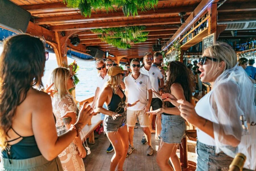 Palma de Mallorca: Daytime Boat Party with Live DJ - Price and logistics: the simple way to plan your day