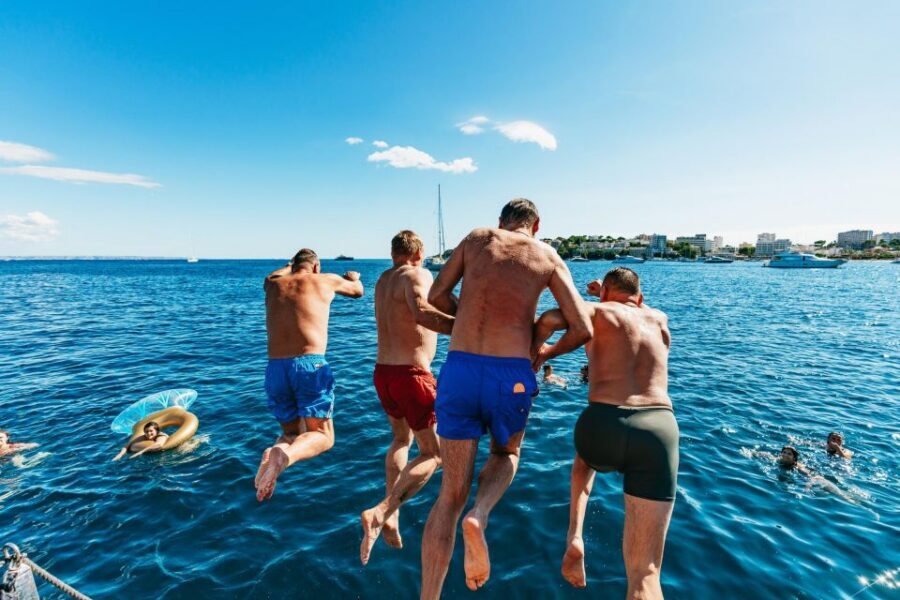 Palma de Mallorca: Daytime Boat Party with Live DJ - Who should book this Palma Bay boat party
