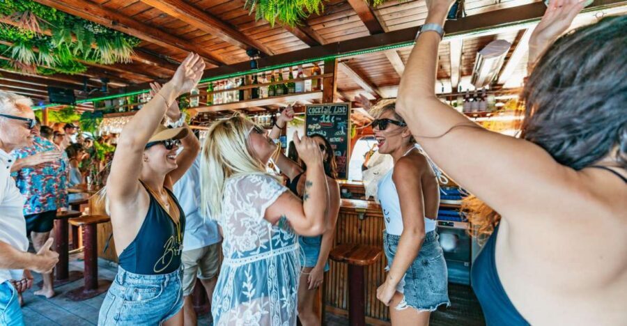 Palma de Mallorca: Daytime Boat Party with Live DJ - Palma Bay cruise: sightseeing with a soundtrack