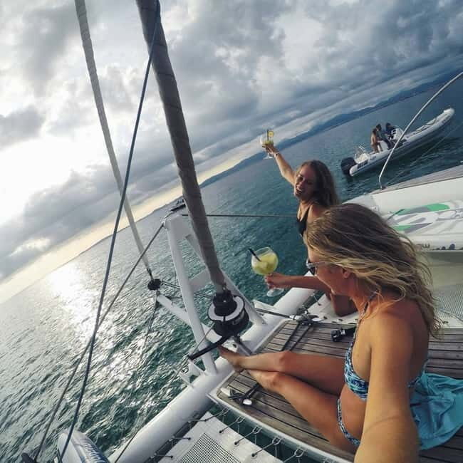 Palma de Mallorca: Deluxe Catamaran Sailing Tour with Meal - Key highlights at a glance