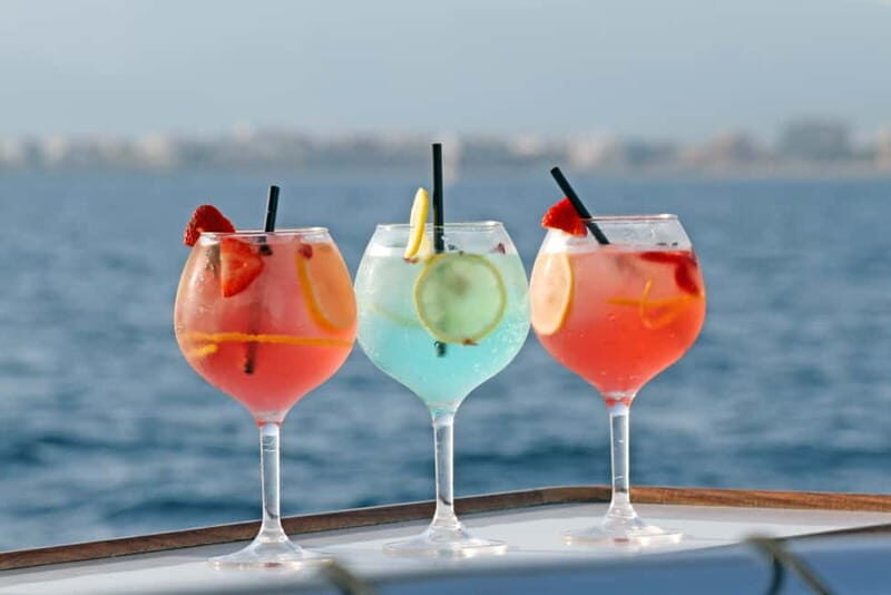 Palma de Mallorca: Deluxe Catamaran Sailing Tour with Meal - Palma port, meeting point, and getting settled fast