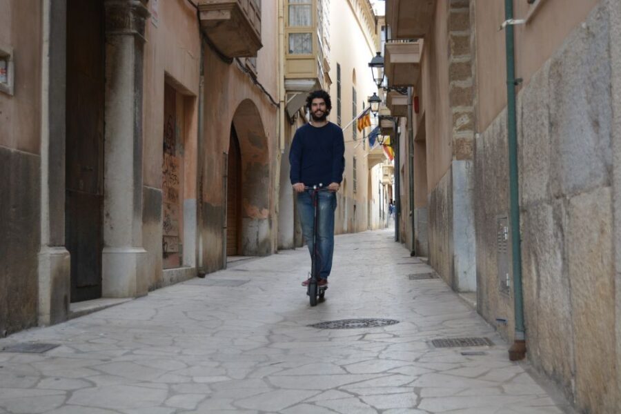 Palma de Mallorca: E-Scooter Rental - City-wall views: where photos actually get better