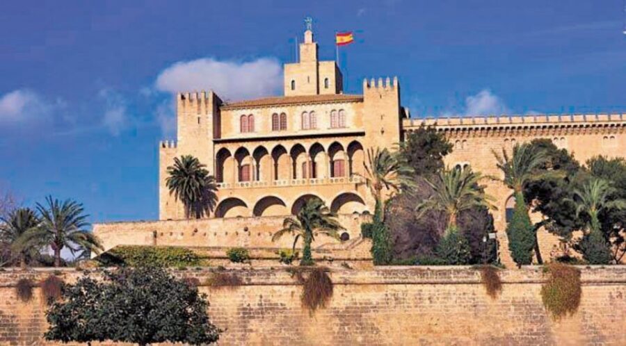 Palma de Mallorca: Free time in Palma & Boat Tour - Pickup window and getting into Palma by bus