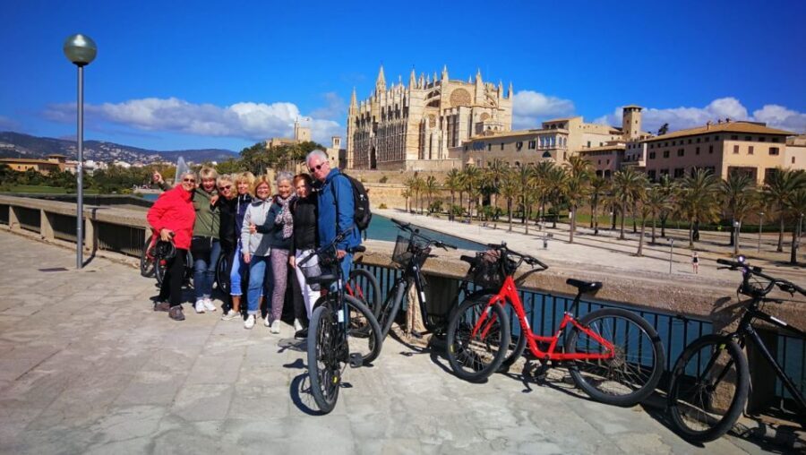 Palma de Mallorca: Guided Bicycle Tour - Parc de la Mar: where the tour shifts from open air to old town lanes