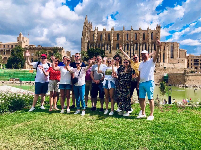 Palma de Mallorca: Guided Bicycle Tour with Tapas & a Drink - Passeig des Born to Lonja de Mallorca: the city tightens, then opens