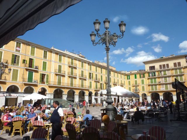 Palma de Mallorca: Guided Tour of the Old Town - Almudaina Palace, BORN, Plaça Cort, and the Squares That Structure the City