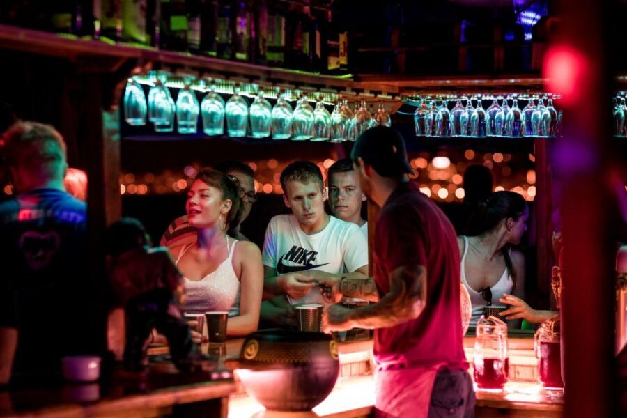 Palma de Mallorca: Night Boat Party with Live DJ - The 2.5-Hour Party Flow: DJ, Decks, Pizza, and Photos