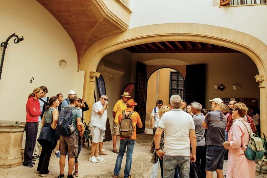 Palma de Mallorca: Old Town and Cathedral Tour - Old Town stroll: squares, patios, and palace glimpses