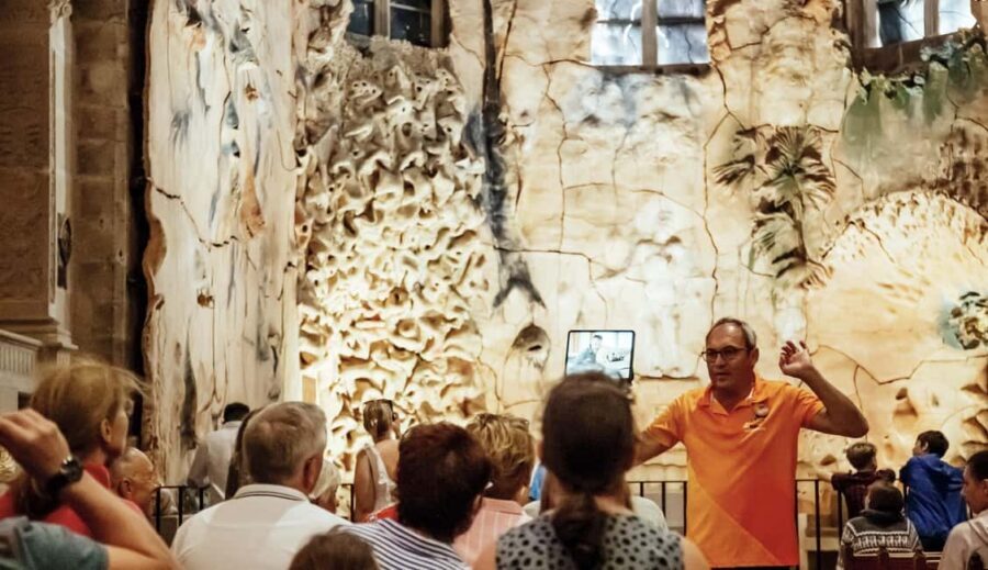 Palma de Mallorca: Old Town and Cathedral Tour - Who the guides are and how the tour feels in motion