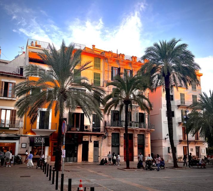 Palma de Mallorca: Old Town Atmospheric Evening Tour - Palma at night: why this walk feels different