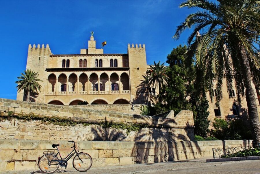Palma de Mallorca Old Town Guided Bike Tour (Small Groups) - Es Baluard Museum: art stop with a purpose