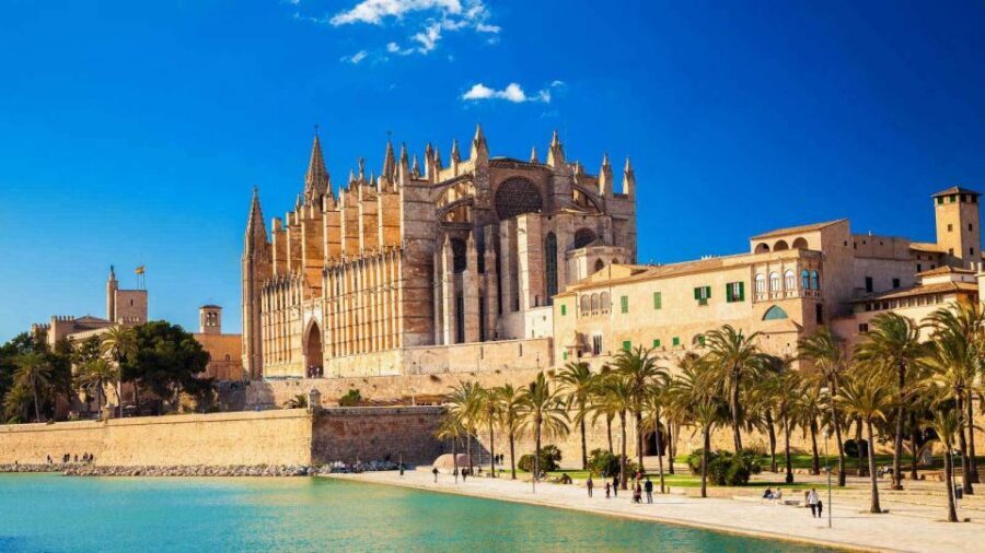 Palma de Mallorca: Old Town Guided Tour & Cathedral Visit - Free time in Palma: shop, browse, or just get your bearings