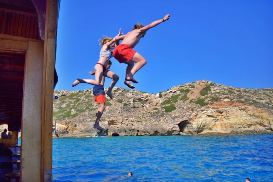 Palma de Mallorca: Palma Bay Boat Tour with Snorkeling - The music and sports mix: DJ beats, live guitar, and satellite TV