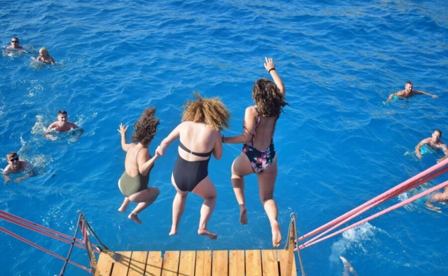 Palma de Mallorca: Palma Bay Boat Tour with Snorkeling - Group size and what that means for your comfort