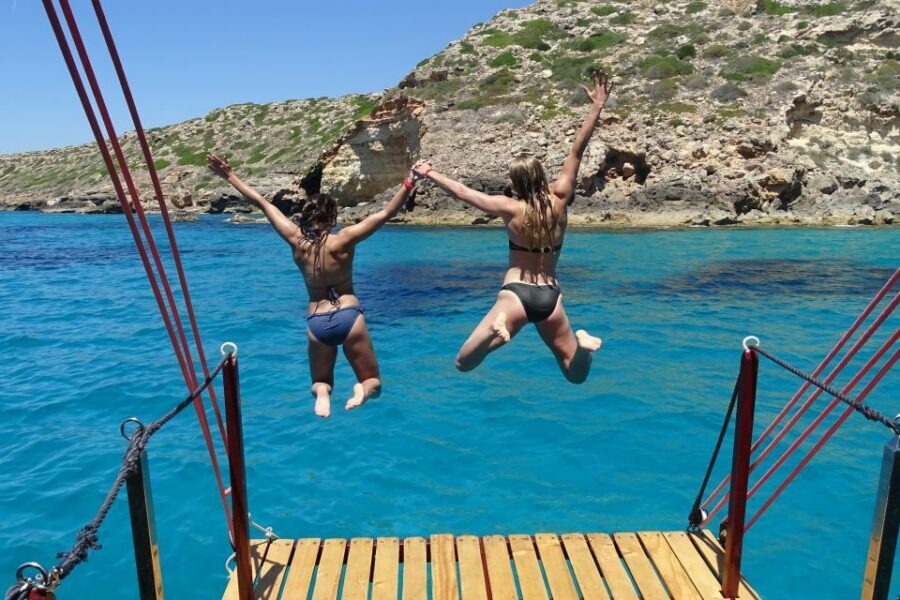 Palma de Mallorca: Palma Bay Boat Tour with Snorkeling - Finding the Barca Samba at the Palma pier (and not stressing)