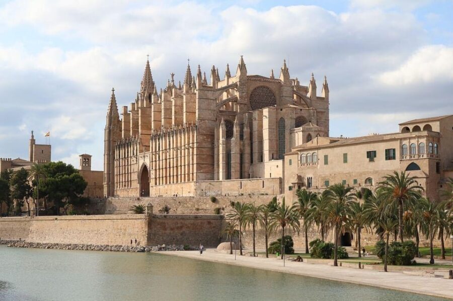 Palma de Mallorca Private Guided Walking Tour - Starting at Plaça de Cort: Ayuntamiento and the City’s Front Door