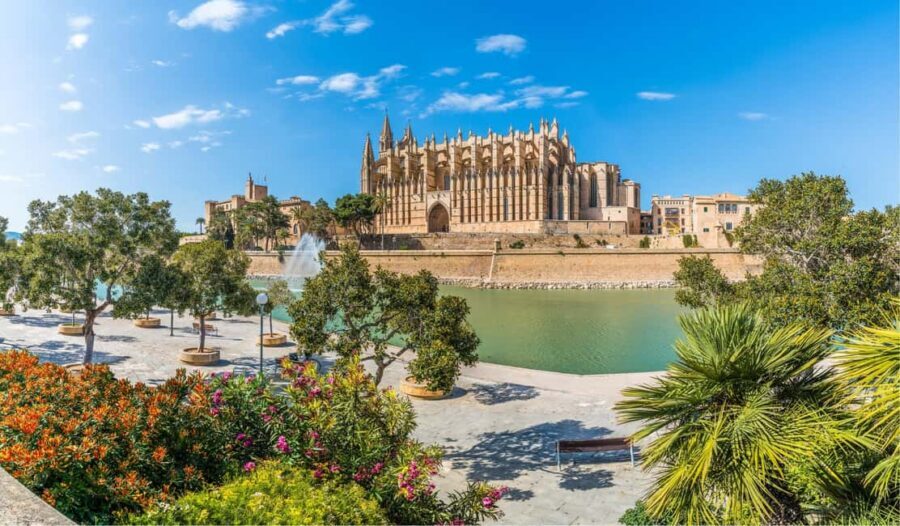 Palma de Mallorca: Small-Group Tour & Fast-Track Cathedral - What makes the guide experience feel worth it