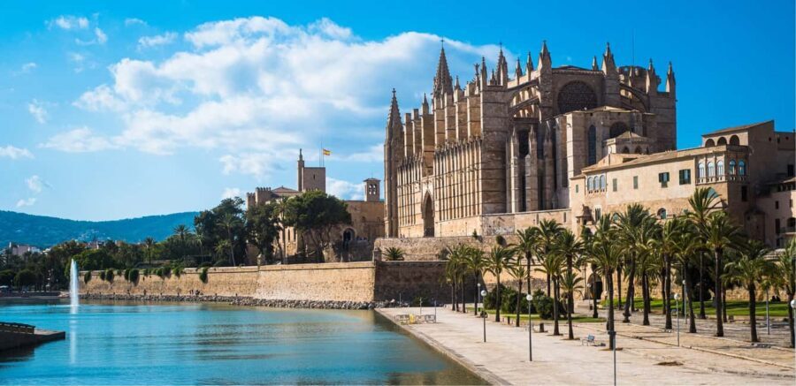Palma de Mallorca: Small-Group Tour & Fast-Track Cathedral - Plaça Major and the center of Palma: how the walk helps you see the city
