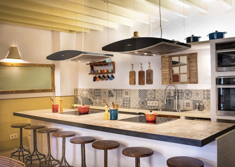 Palma de Mallorca: Spanish Cooking Experience - Meet Your Hosts at the Big Table: Small Group, Warm Teaching, and History Bits