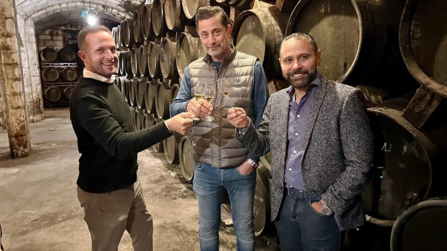 Palma: Distillery Tour with 3 Spirits and Tapas Tasting - Languages, group experience, and pacing