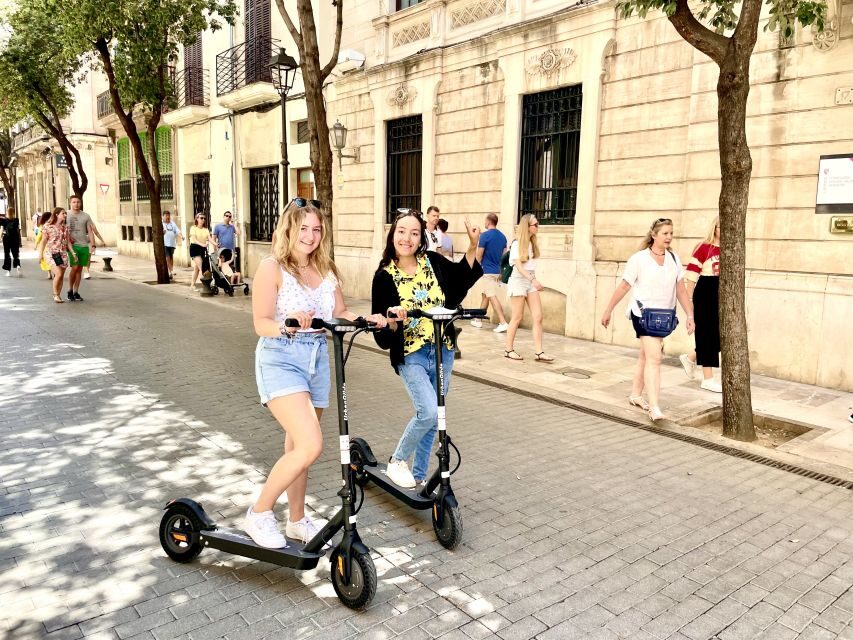 Palma: Guided 1.5 H city tour on Electric scooter - Old Town streets: short ride, big story moments