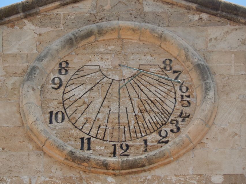 Palma old town for the first time - Ending at Mercat de l’Olivar: turn the walk into tastings
