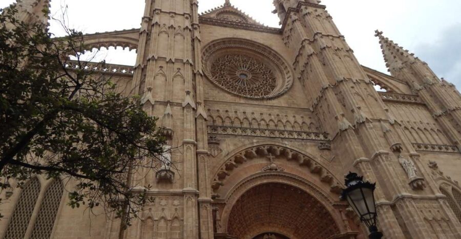 Palma: Old Town Walking Tour & Cathedral Skip-the-Line - Palma Cathedral Skip-the-Line: what you gain in 2.5 hours