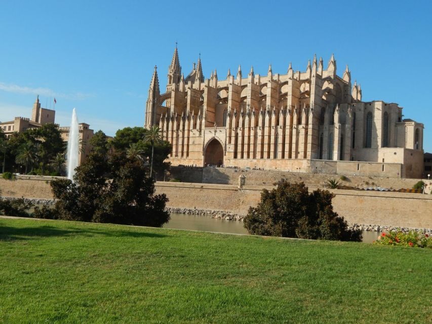 Palma: Old Town Walking Tour & Cathedral Skip-the-Line - After the cathedral: courtyards, Santa Eulàlia, and the medieval lanes