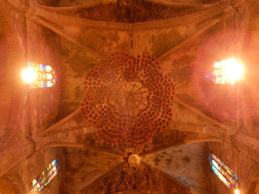 Palma: Old Town Walking Tour & Cathedral Skip-the-Line - Former Jewish quarter: walking with the city’s layers