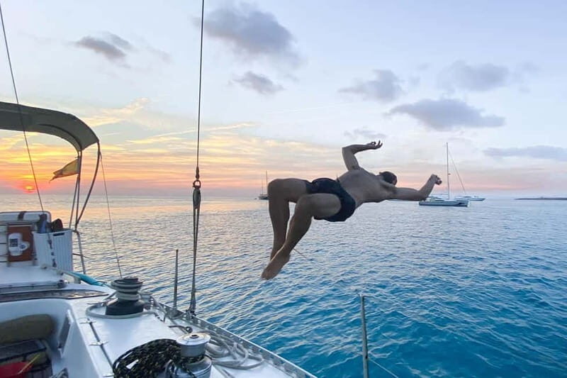 Palma: Private Half-Day Sailing Trip with Tapas & Drinks - Comfort on a 43-foot monohull: WiFi, toilet, music, and practical tips