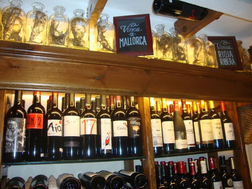 Palma Tour with Wine and Tapas Tasting - Starting at Plaça de la Reina: the easiest way to get your bearings