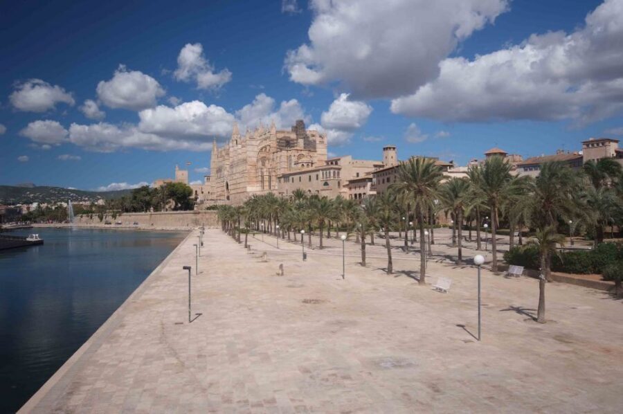Palma: Walking Tour with Mediterranean Delicacies - Price and value for a group up to 4 (and why the math matters)