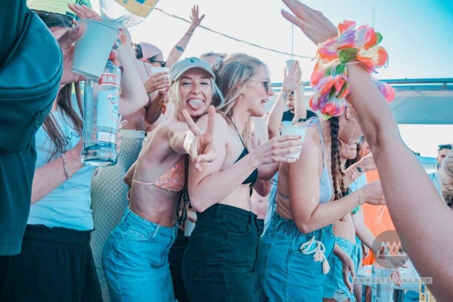Playa de Palma: Boat Party with DJ, Buffet and Entertainment - Sailing Views Along the Playa de Palma and the Cathedral Route