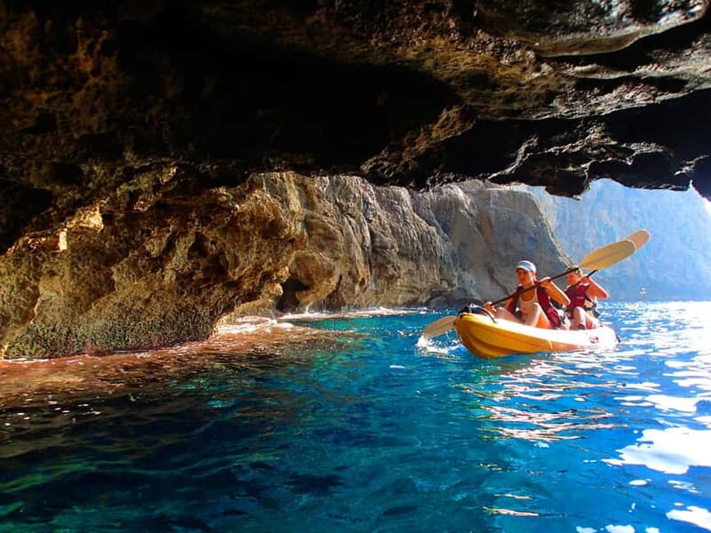 Pollença: Kayak Discovery – Snorkeling and Caves - The short safety lesson before you paddle: how they set you up