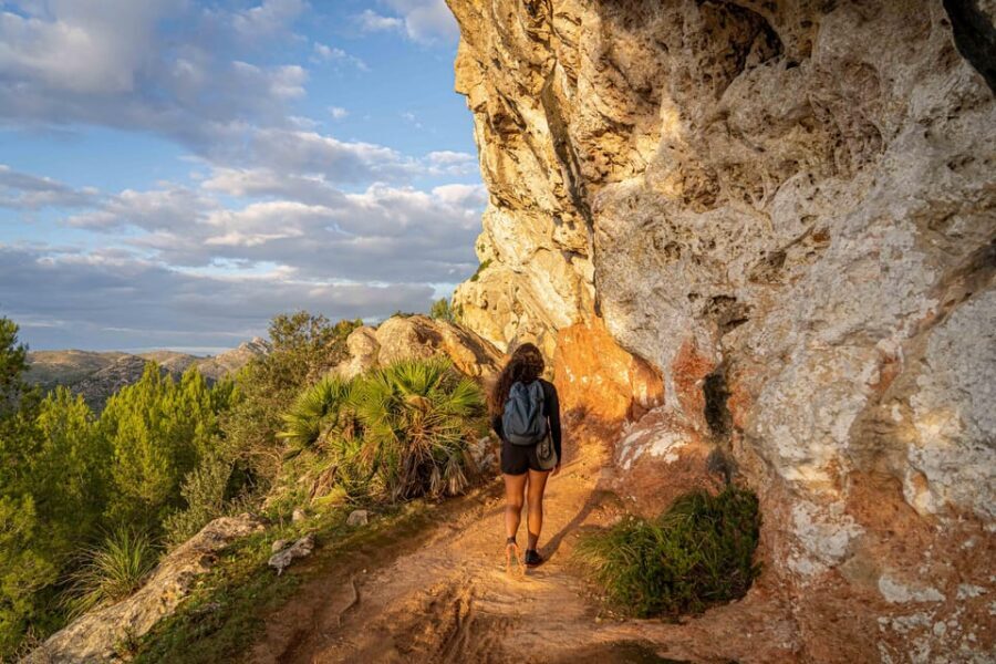 Port Andratx: Guided hiking tour into the sunset to Sant Elm - Down to Sant Elm: how the descent changes the mood