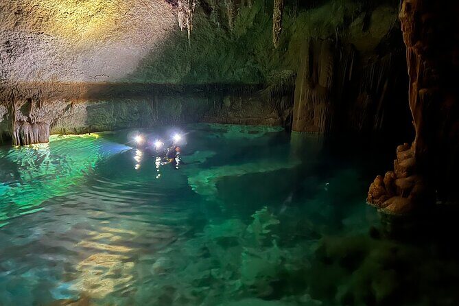 PREMIUM TOUR : Enjoy aquatic caves with caving guides - Swim, jump, or 20m rappel: how the entrance option works