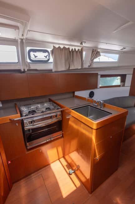 Private and exclusive sailing in the Bay of Palma and surrounding area - Drinks, Snacks, and the Food Choice: Paella or Tapas (Optional)
