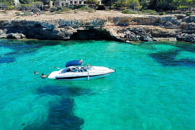 Private boat tour with snorkeling - The Pájaro boat: cozy, not crowded