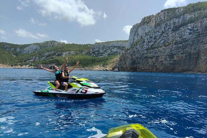 Private jet ski excursion Ibiza San Antonio Es Vedrà - Safety, training, and the reality of waves