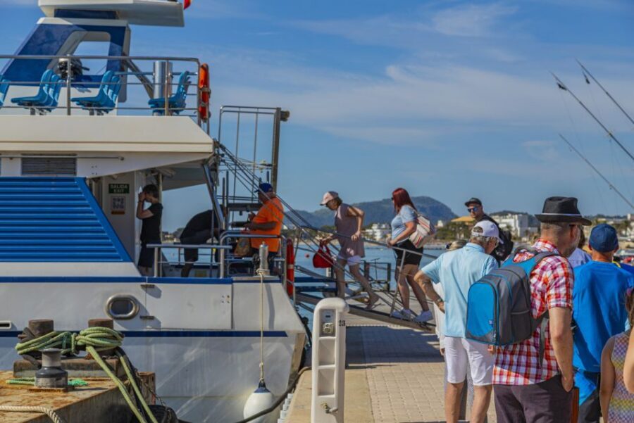 Puerto Pollença: Ferry to Formentor Beach - Comfort and onboard experience: smooth sailing, friendly staff, and quick navigation
