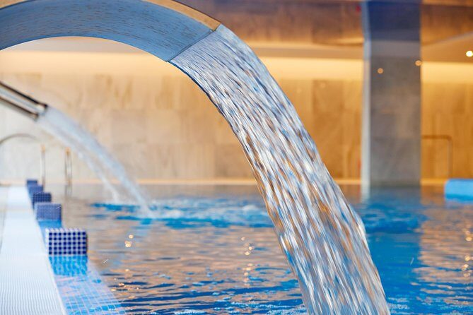Relaxing back massage & day SPA - Towels, Lockers, and Changing Without Stress