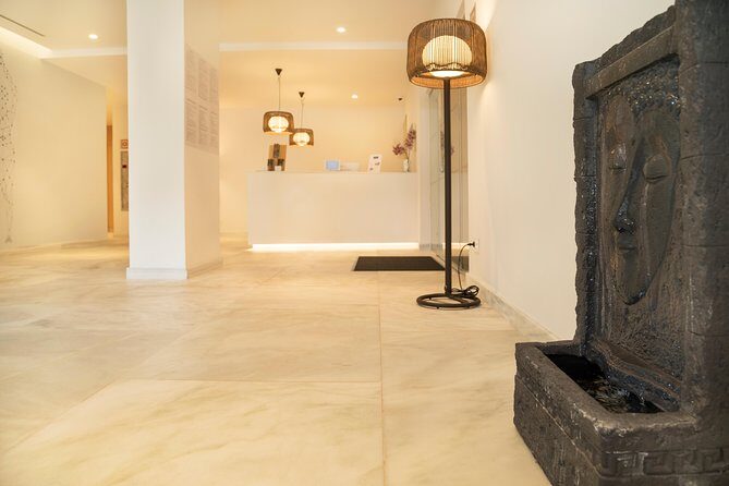 Romantic couple massage + SPA entry and private jacuzzi with cava - The Couples Massage in a Private Treatment Room